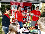 der infostand mit freundlicher Betreuung