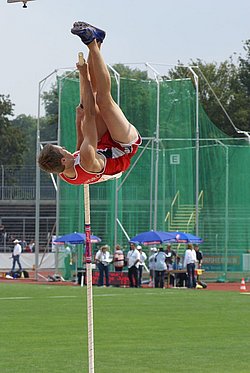Max Mausberg springt 4,50m Stabhoch